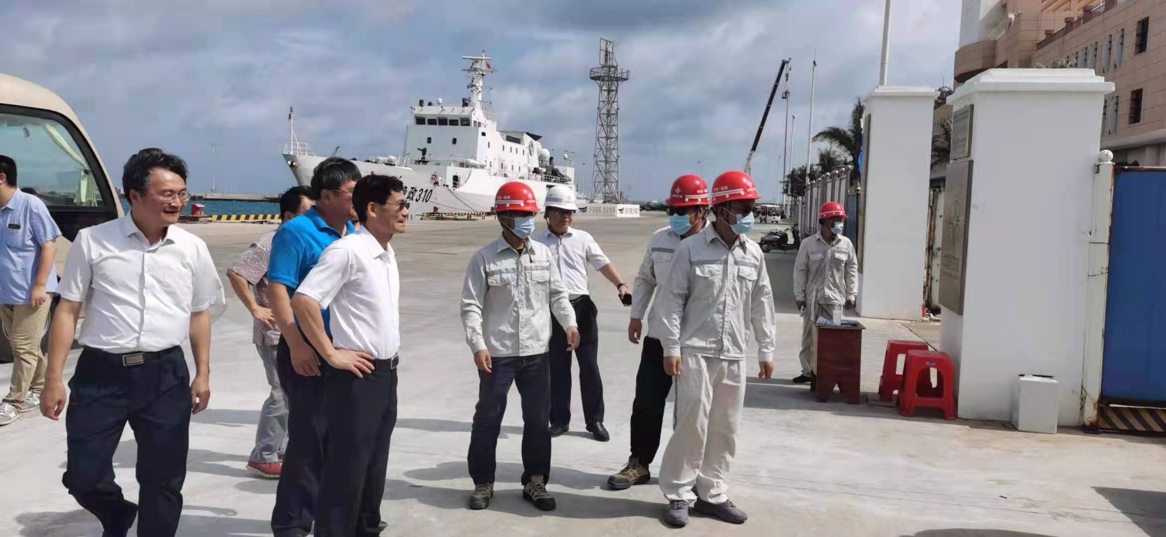 海南省省委常委、常務(wù)副省長(zhǎng)沈丹陽(yáng)蒞臨馳大建筑工程有限公司承接的三沙主權(quán)廣場(chǎng)調(diào)研指導(dǎo)